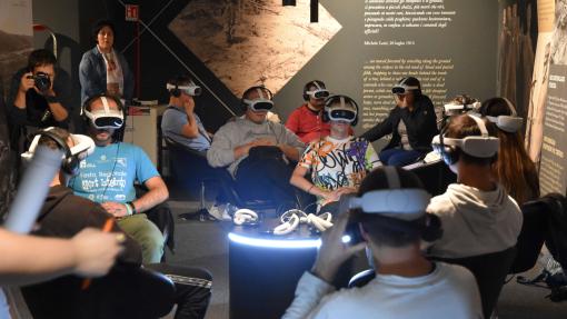 Visitors with cognitive impairments experiencing VR