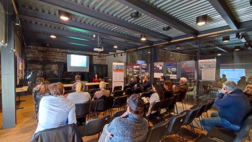 L’evento è stato organizzato dal Centro di sviluppo regionale di Capodistria (Regionalni razvojni center Koper), in collaborazione con i partner sloveni del progetto – la Facoltà di studi marittimi e dei trasporti e il Museo marittimo “Sergej Mašera” di Pirano. All’incontro hanno partecipato stakeholder locali attivi nei settori del turismo, del turismo marittimo e nautico e della cultura, operanti nell’area costiera. I partner di progetto hanno presentato gli obiettivi e le principali attività 