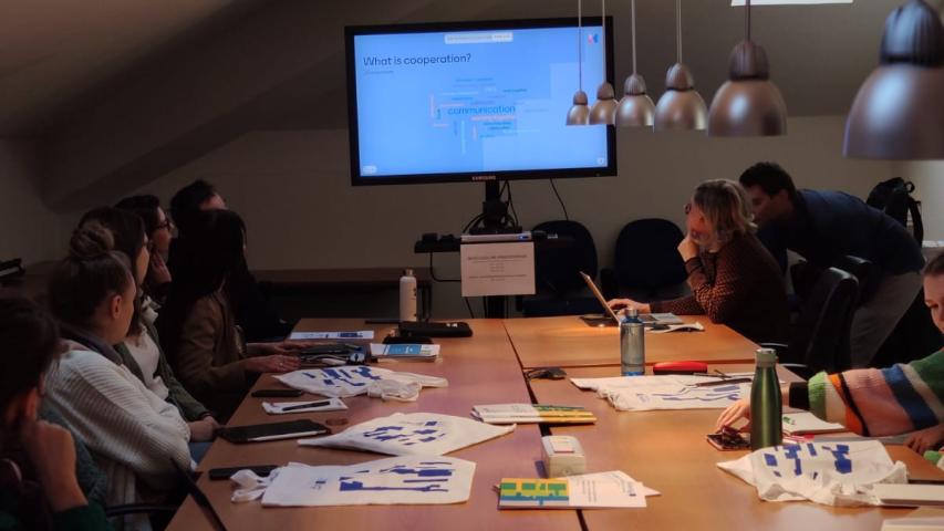 Visiting students from the University of Vienna in the offices of MAG