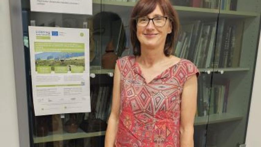 Fotografija 2: Višja raziskovalna sodelavka Bojana Bogovič Matijašić (IML-PRO) na sejmu AGRA