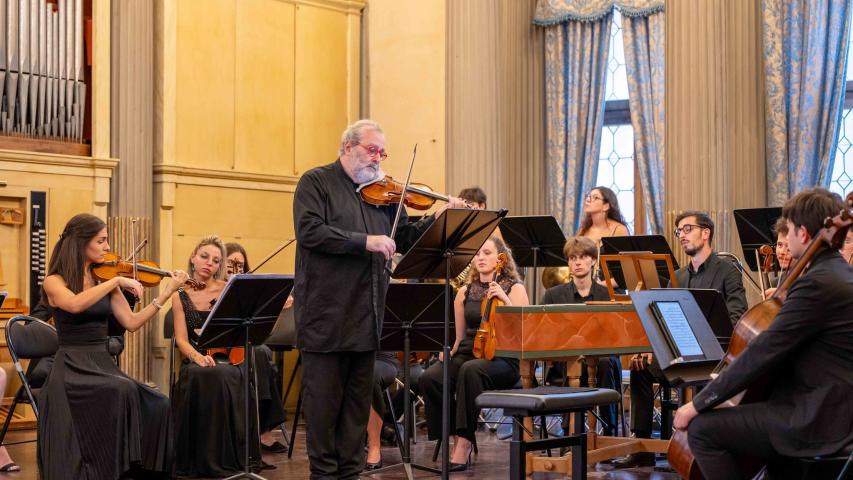 V ospredju maestro Federico Guglielmo