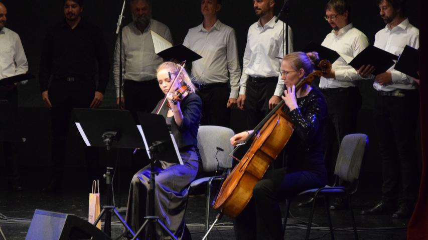 La violinista Karin Doles e la violoncellista Tadeja Žele