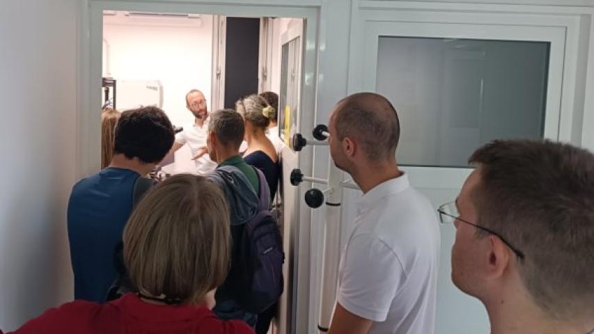 Prof Baj explains the MP microscope @ UniTs, Trieste, July 2024