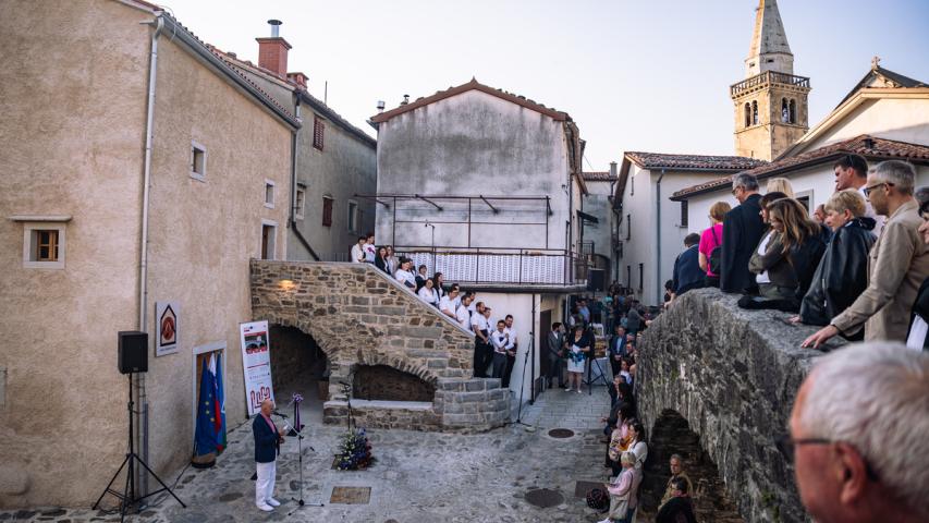 Otvoritev Hiše Zdravljica v Podnanosu