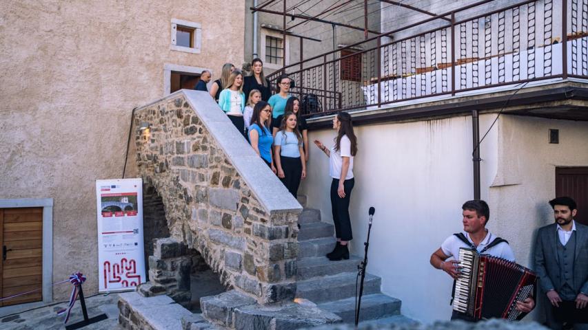 Otvoritev Hiše Zdravljica v Podnanosu