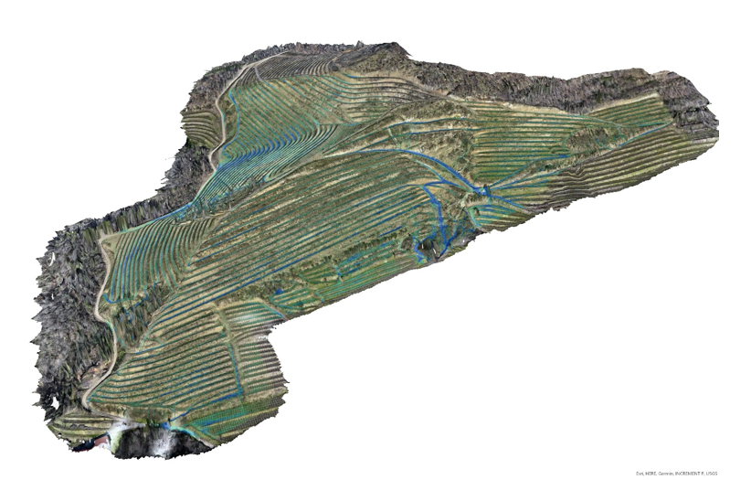 Oggi si conclude il progetto ERO-Stop, una collaborazione biennale tra partner eterogenei di Italia e Slovenia con un obiettivo comune: la gestione dei processi erosivi nei terreni agricoli. Italia e Slovenia rientrano tra i Paesi europei maggiormente esposti al rischio di erosione. Le cause sono in parte legate alla morfologia del territorio e alla struttura geologica dei suoli, in parte al mutato regime delle precipitazioni e, non da ultimo, all’intervento umano attraverso le trasformazioni del territorio
