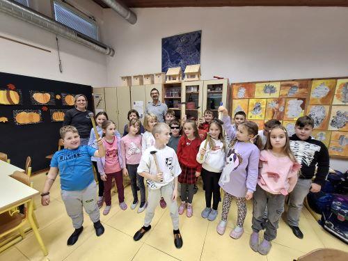Delavnica za učence OŠ Divača - izdelava gnezdilnic in krmilnic za ptice